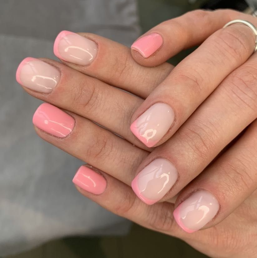 Manicure różowy blush hybrydowy